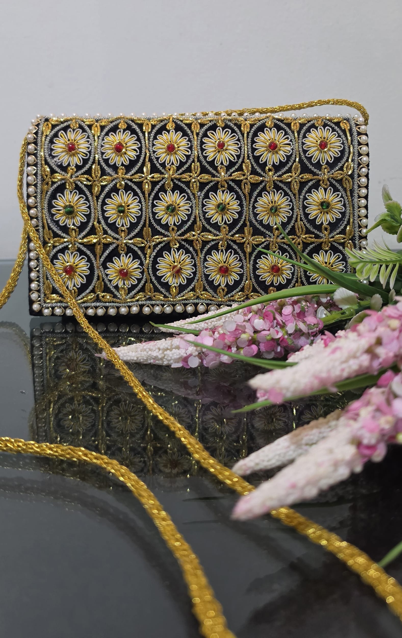 Margherita Daisy Box Clutch